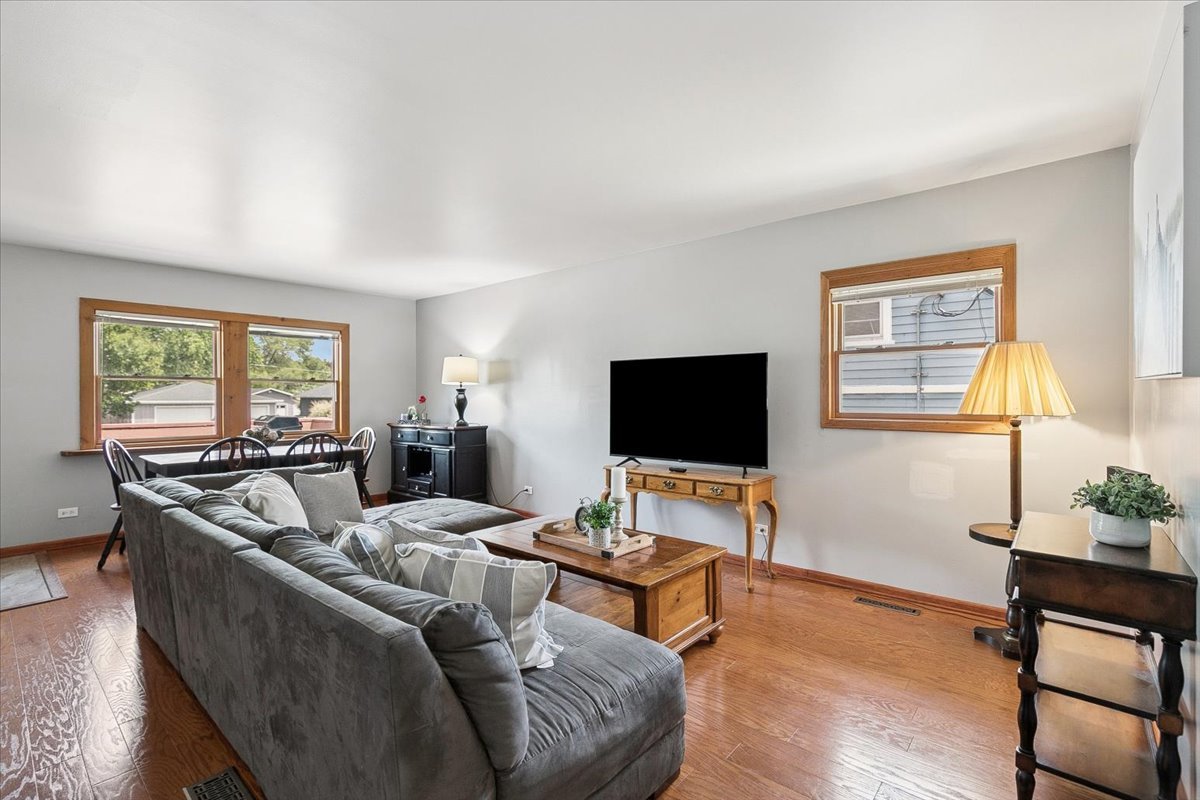 1518 Ridgeway Street, Round Lake Beach, IL 60073
