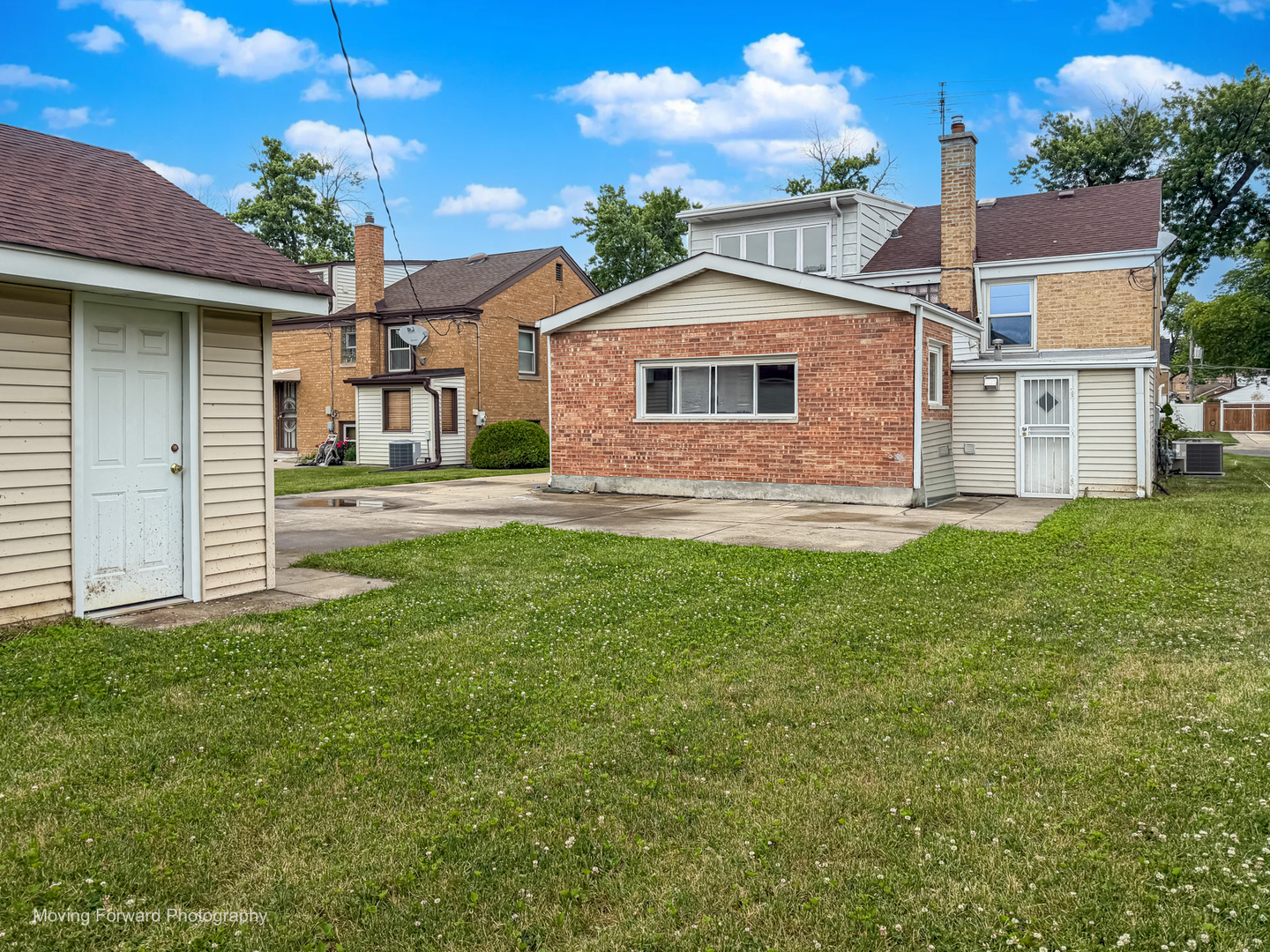 2616 S 11th Avenue, Broadview, IL 60155