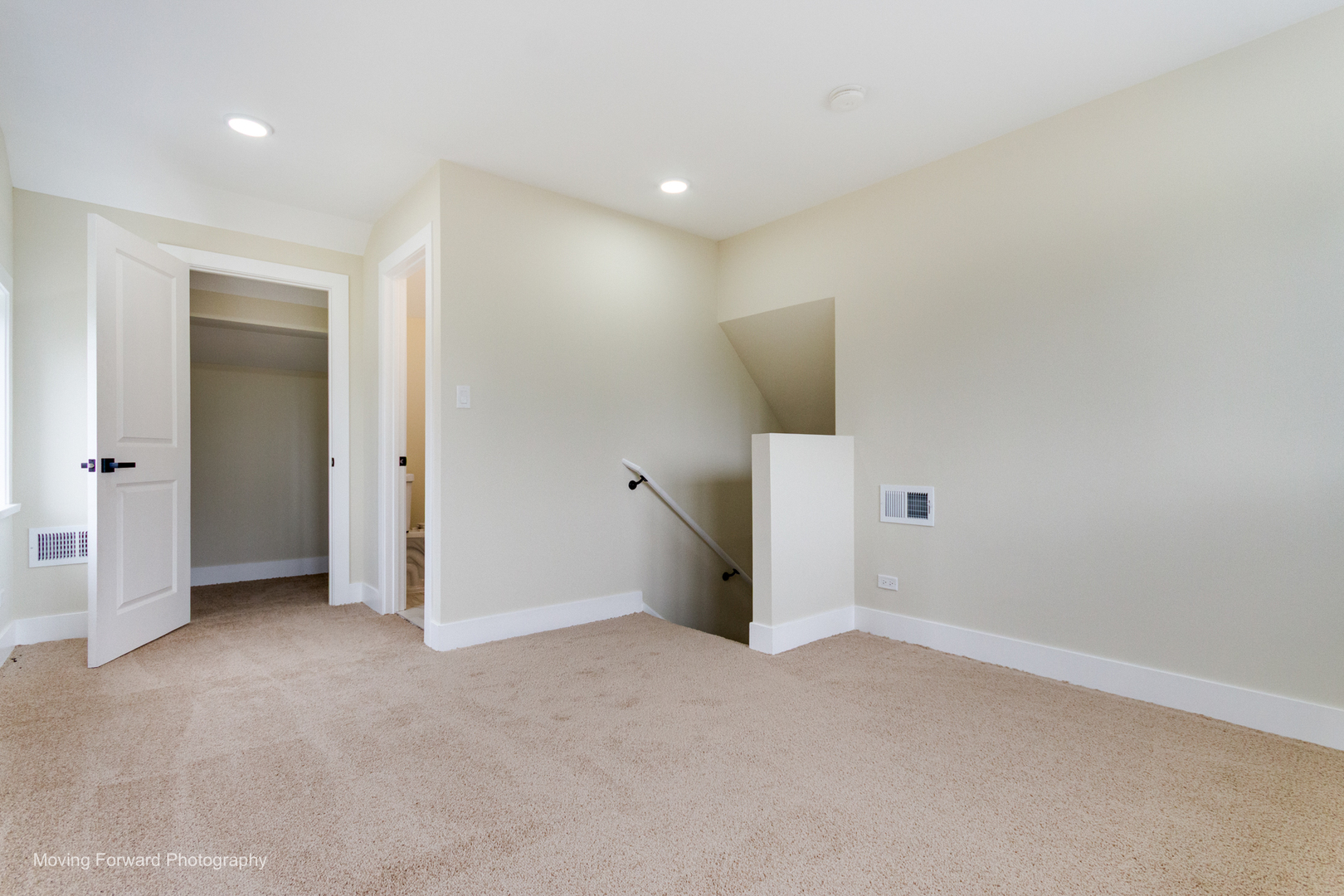 2616 S 11th Avenue, Broadview, IL 60155