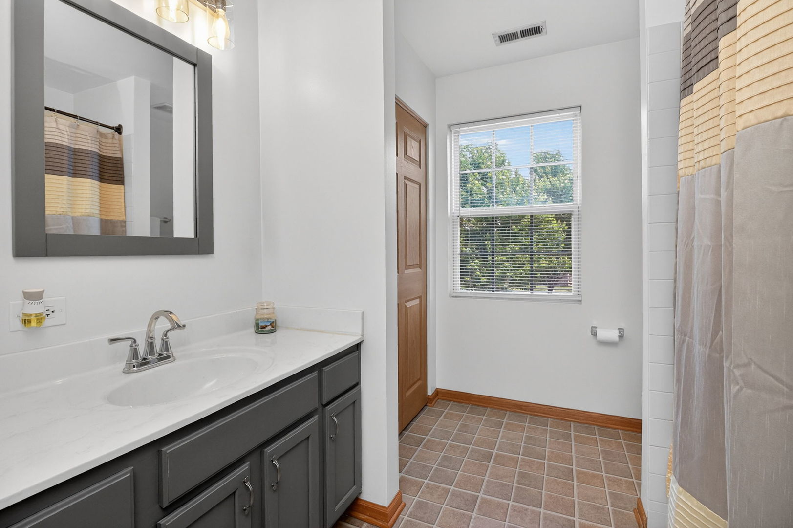 395 S Palmer Drive, Bolingbrook, IL 60490