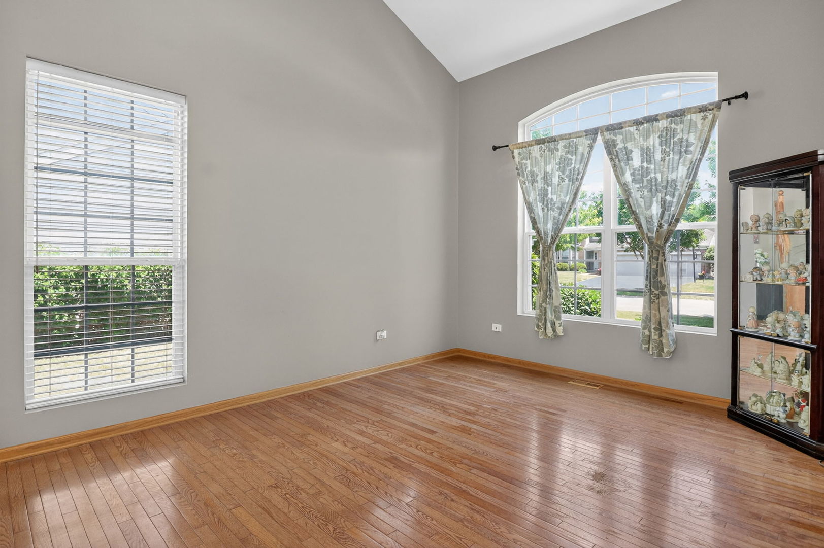 395 S Palmer Drive, Bolingbrook, IL 60490