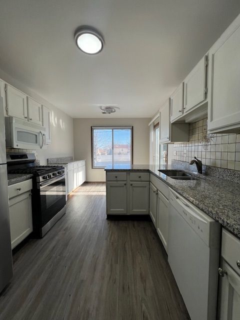 7030 Barrington Court #204, Woodridge, IL 60517