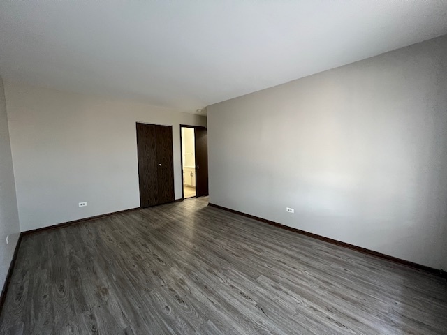 7030 Barrington Court #204, Woodridge, IL 60517