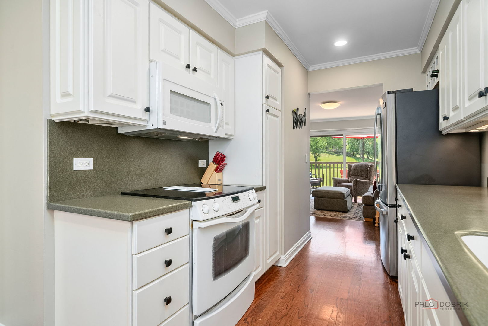 525 WHITE OAK Lane #26525, Lake Barrington, IL 60010