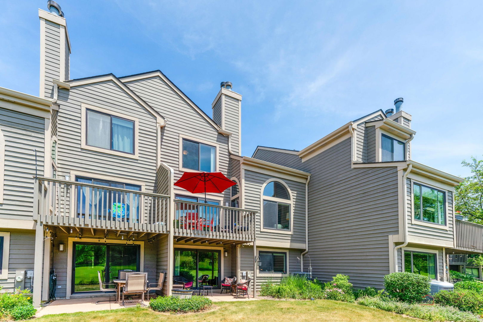 525 WHITE OAK Lane #26525, Lake Barrington, IL 60010