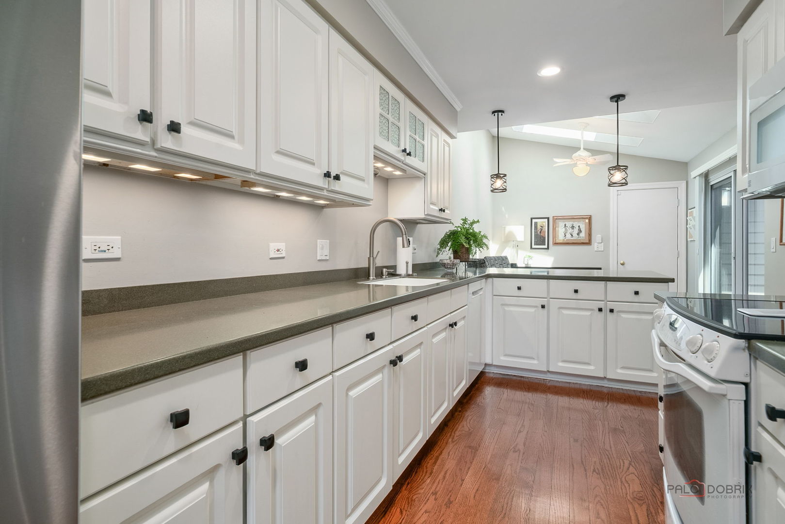 525 WHITE OAK Lane #26525, Lake Barrington, IL 60010