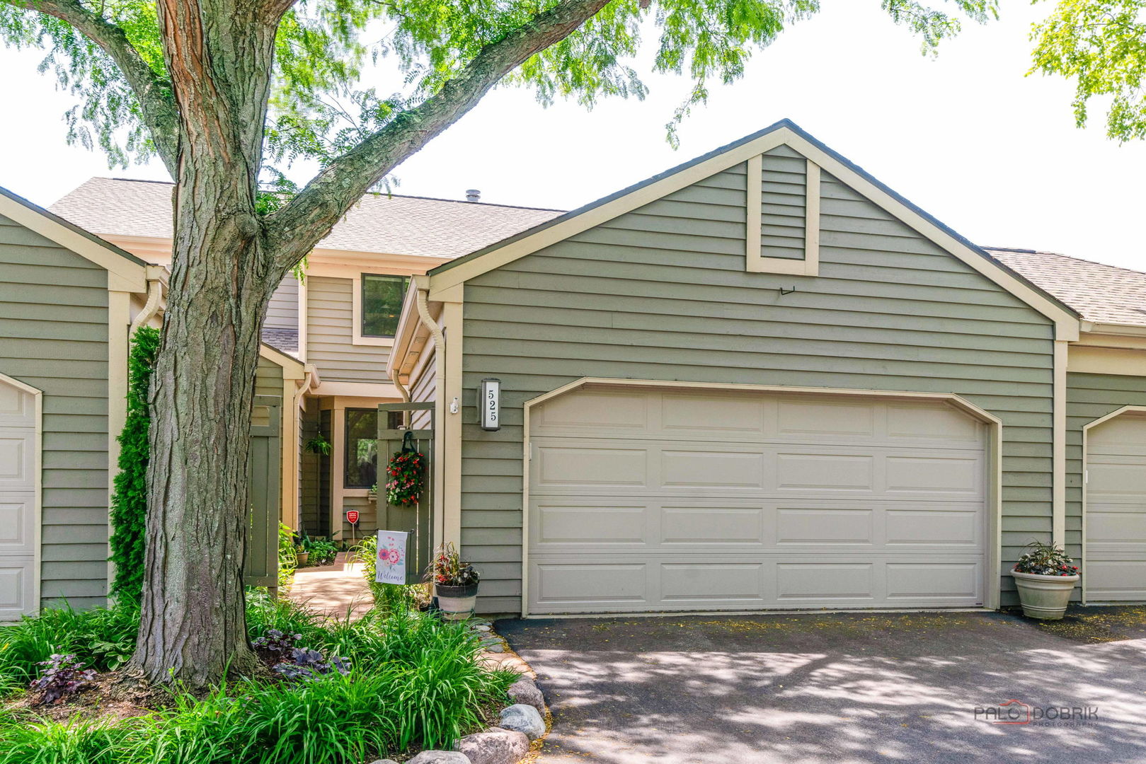 525 WHITE OAK Lane #26525, Lake Barrington, IL 60010