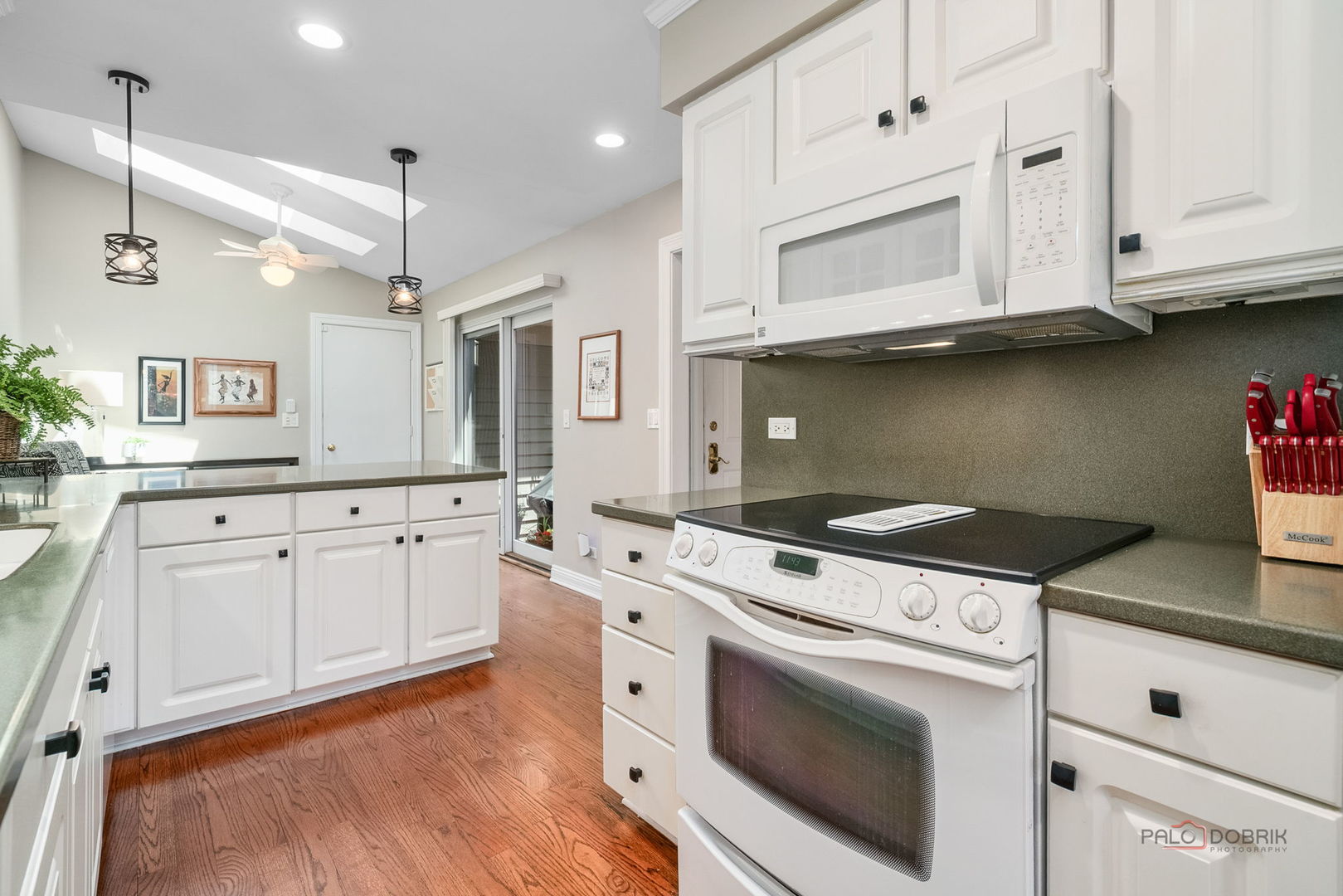 525 WHITE OAK Lane #26525, Lake Barrington, IL 60010