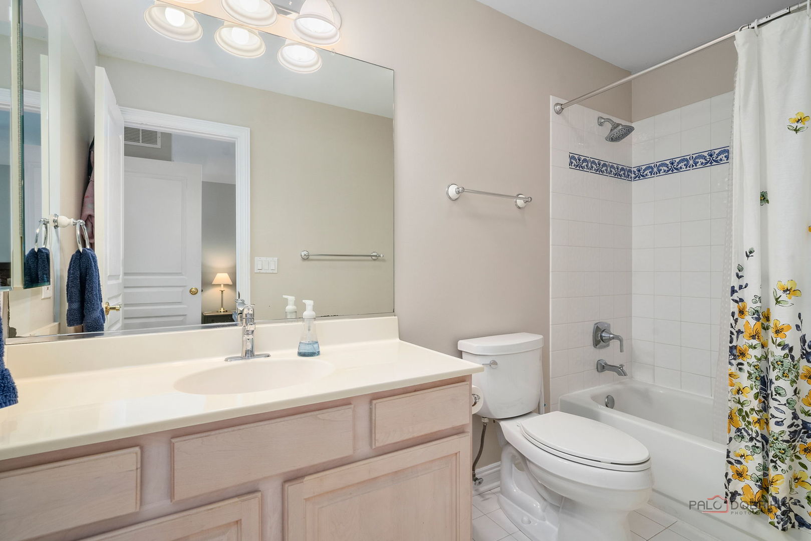 525 WHITE OAK Lane #26525, Lake Barrington, IL 60010