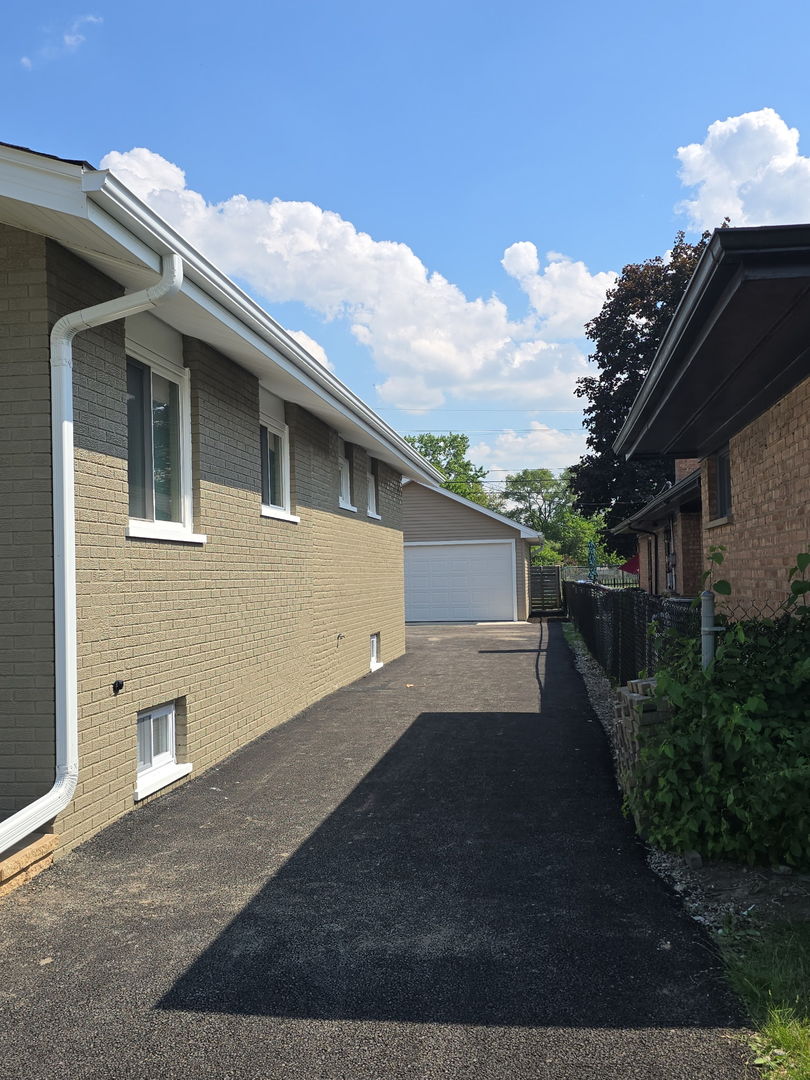 2853 140th Place, Blue Island, IL 60406
