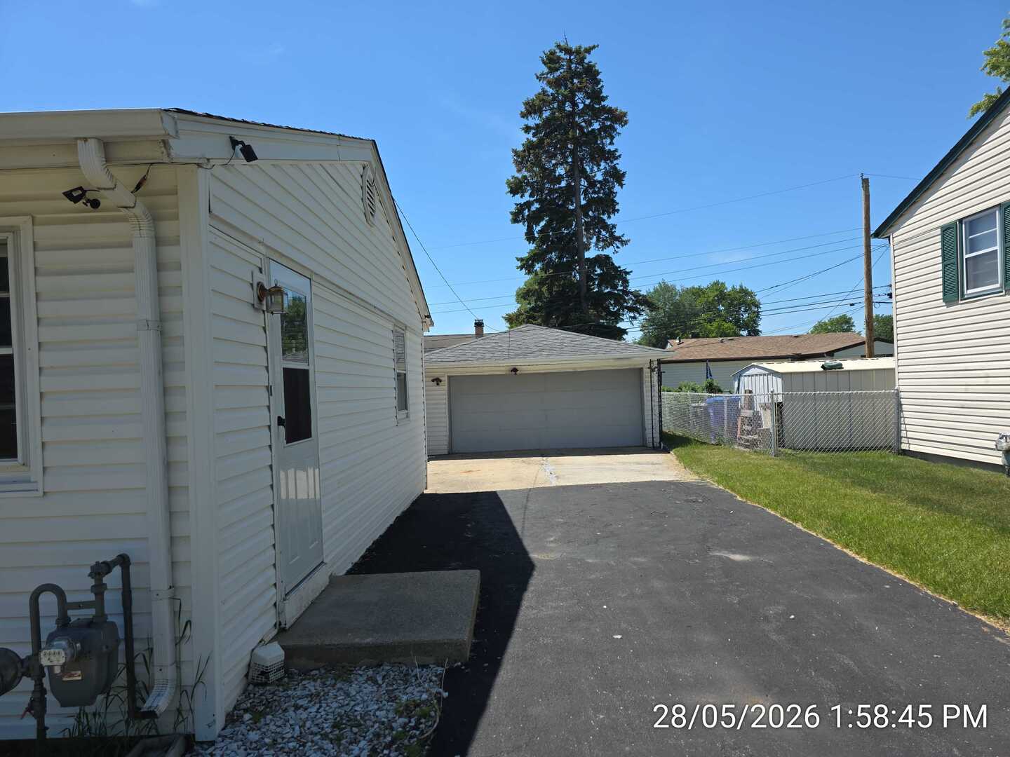 148 Pecos Circle, Carpentersville, IL 60110