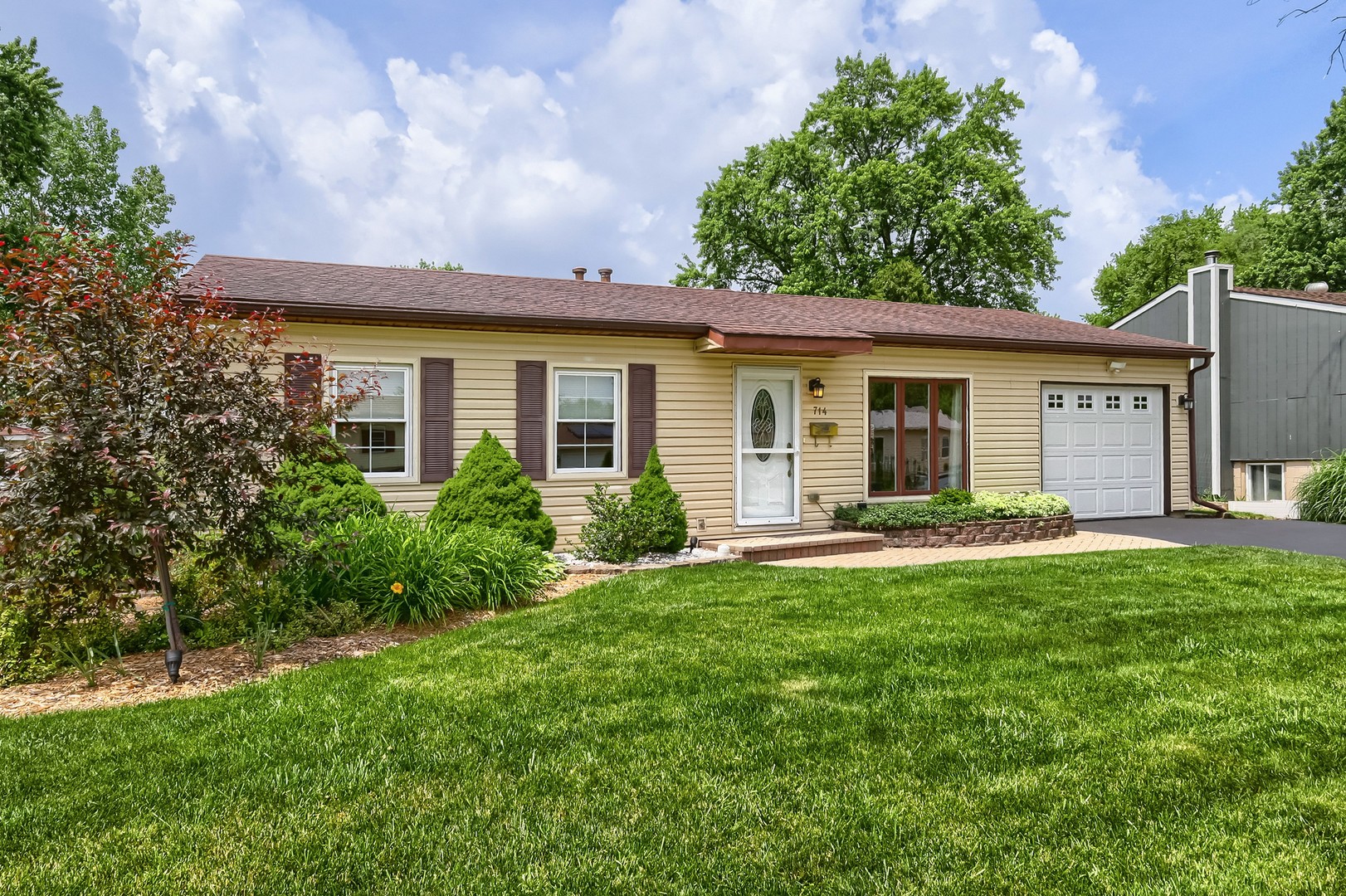 714 Sunset Circle, Streamwood, IL 60107