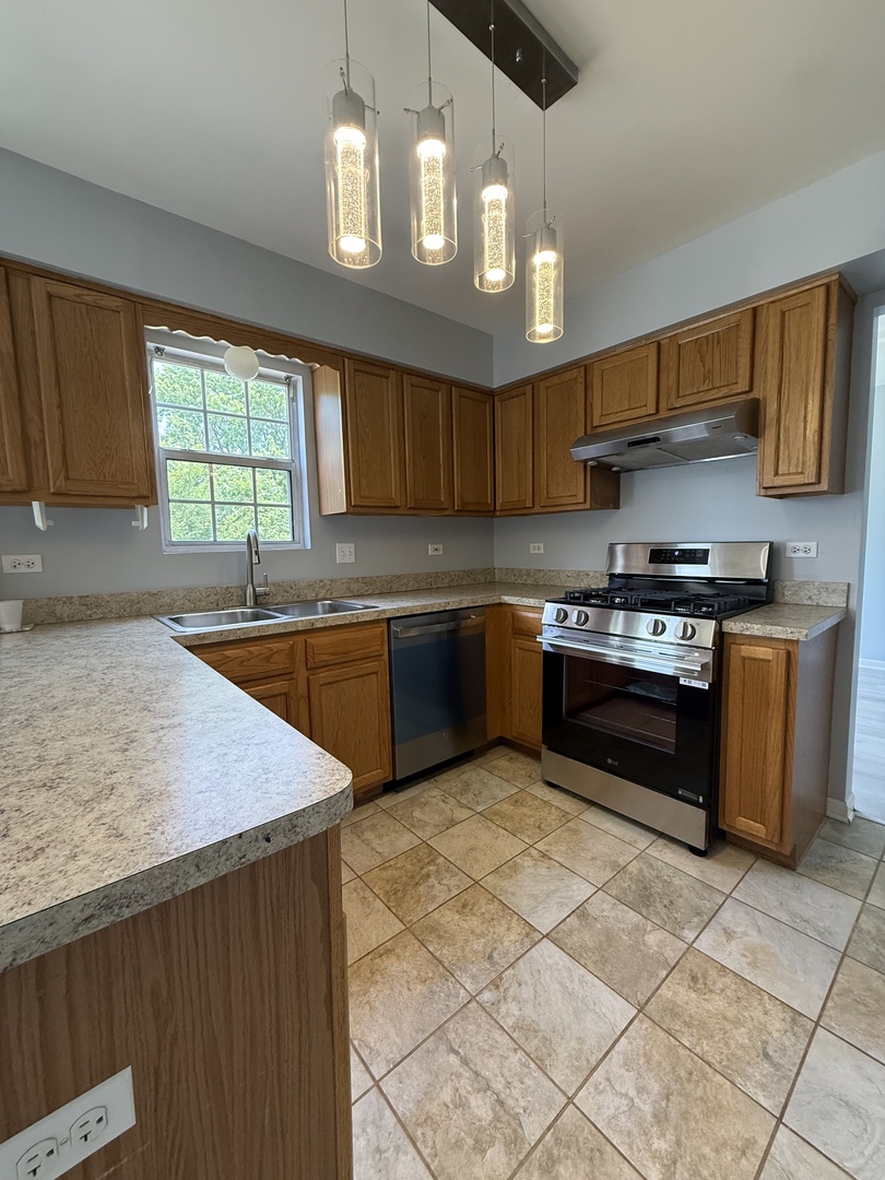 216 Ironbark Way, Bolingbrook, IL 60440