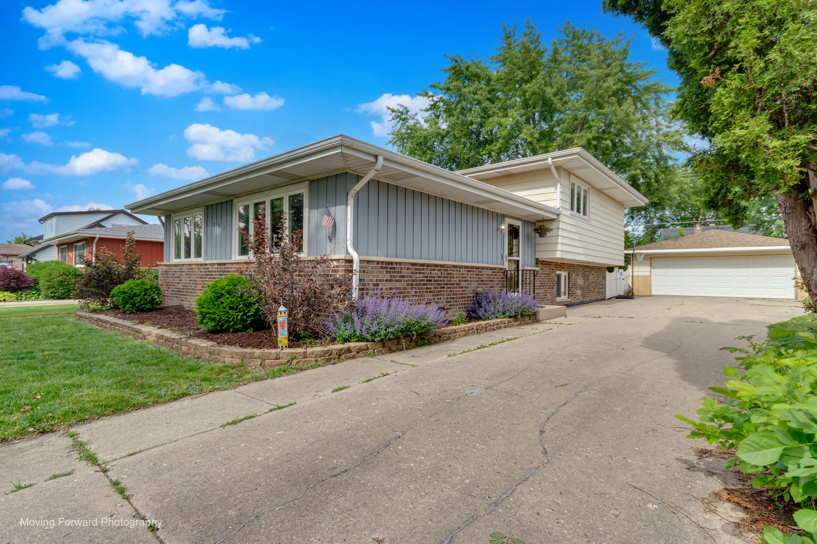 761 N Willow Road, Elmhurst, IL 60126