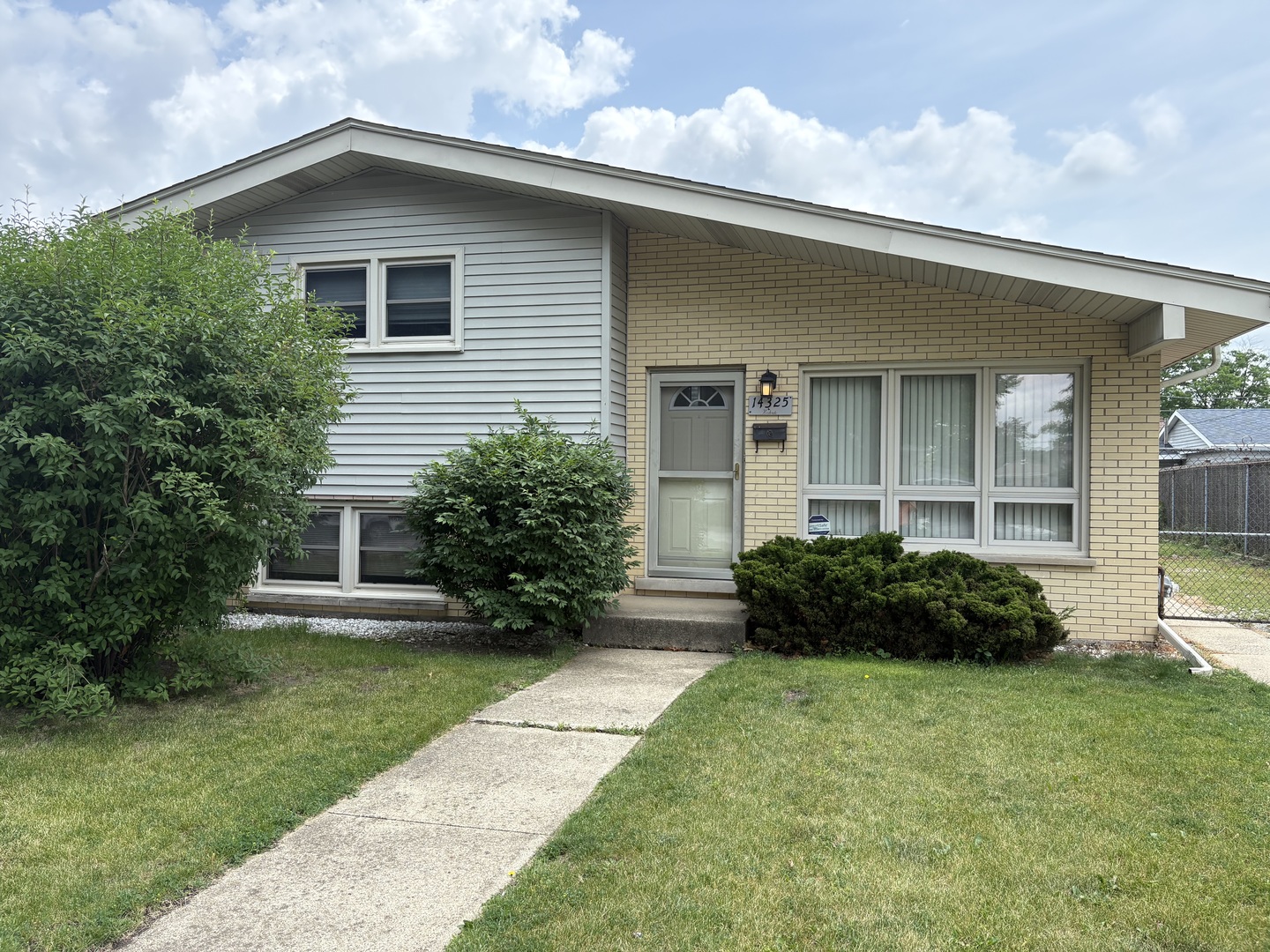 14325 Kedvale Avenue, Midlothian, IL 60445