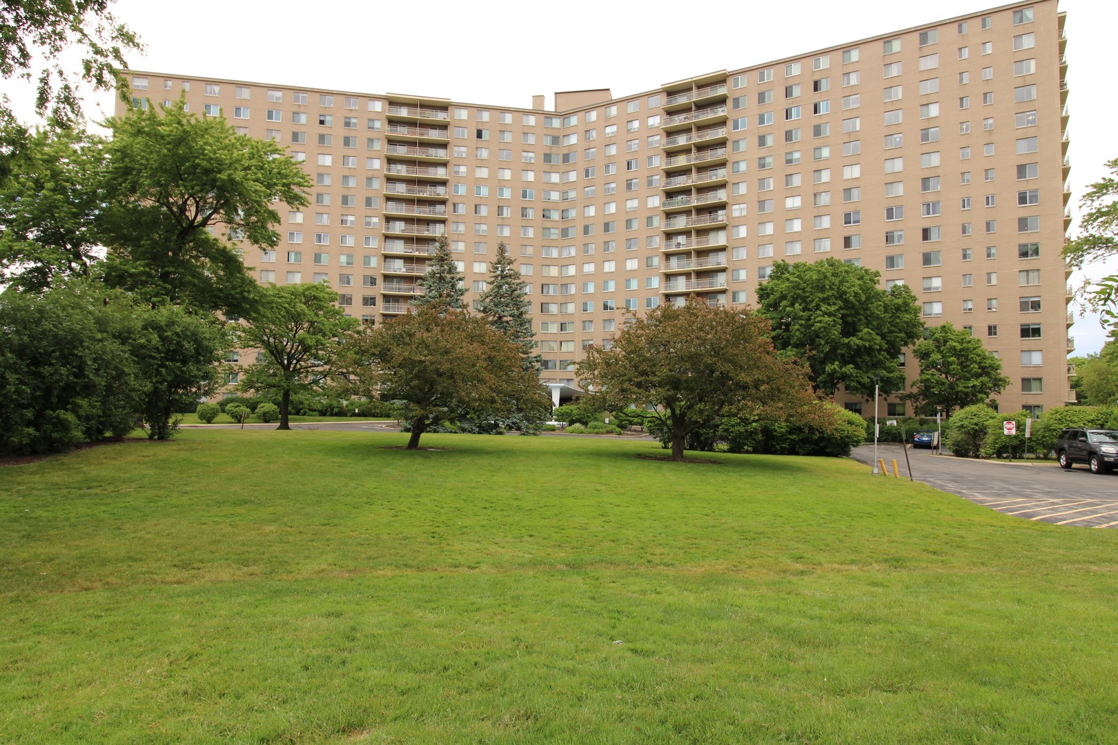 7061 N Kedzie Avenue #116, Chicago, IL 60645