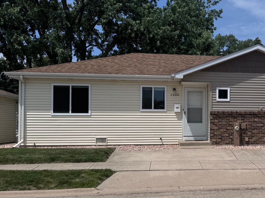 1353 Lakeview Avenue, Rockdale, IL 60436