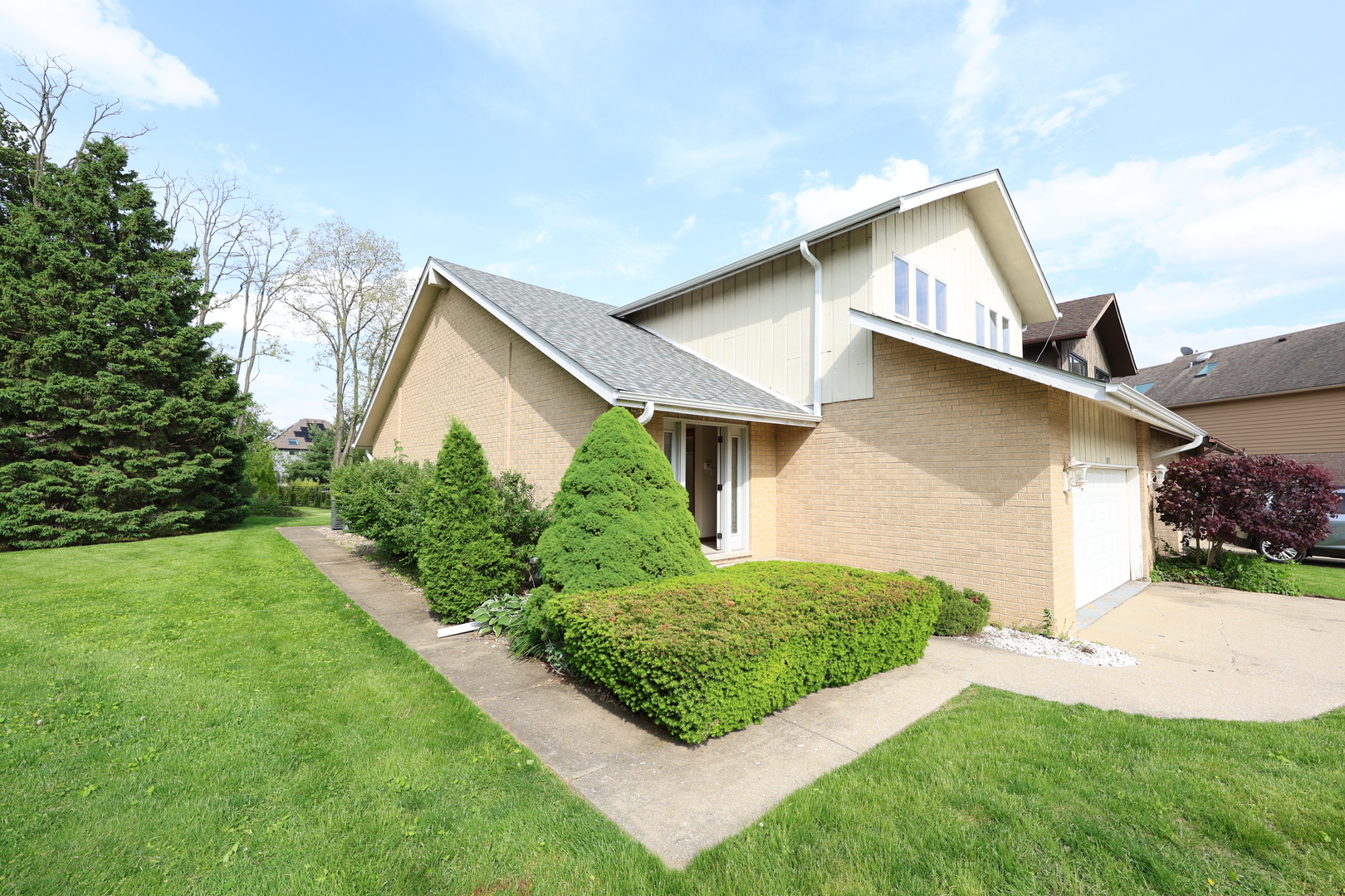 8315 Helen Court, Downers Grove, IL 60516