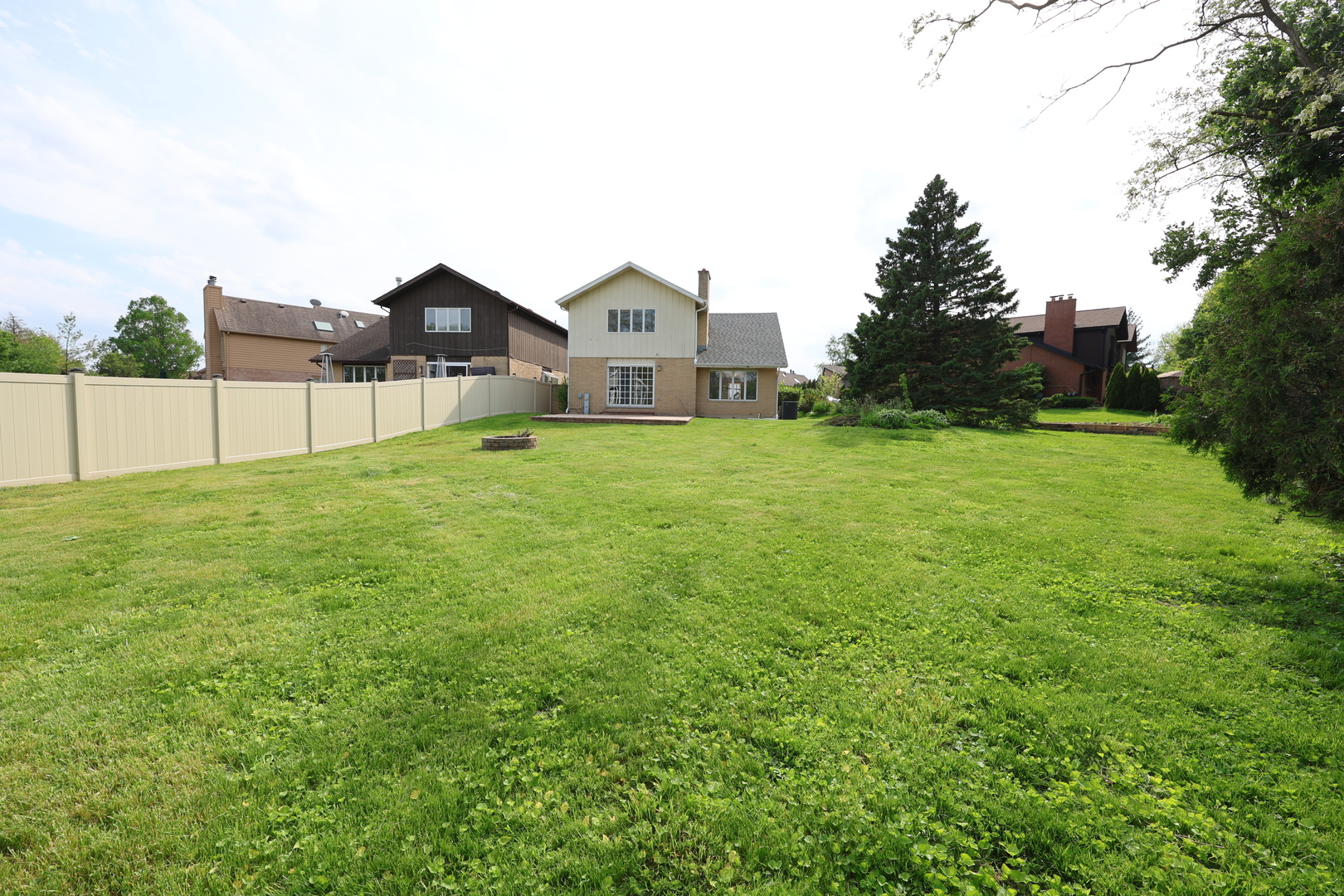 8315 Helen Court, Downers Grove, IL 60516