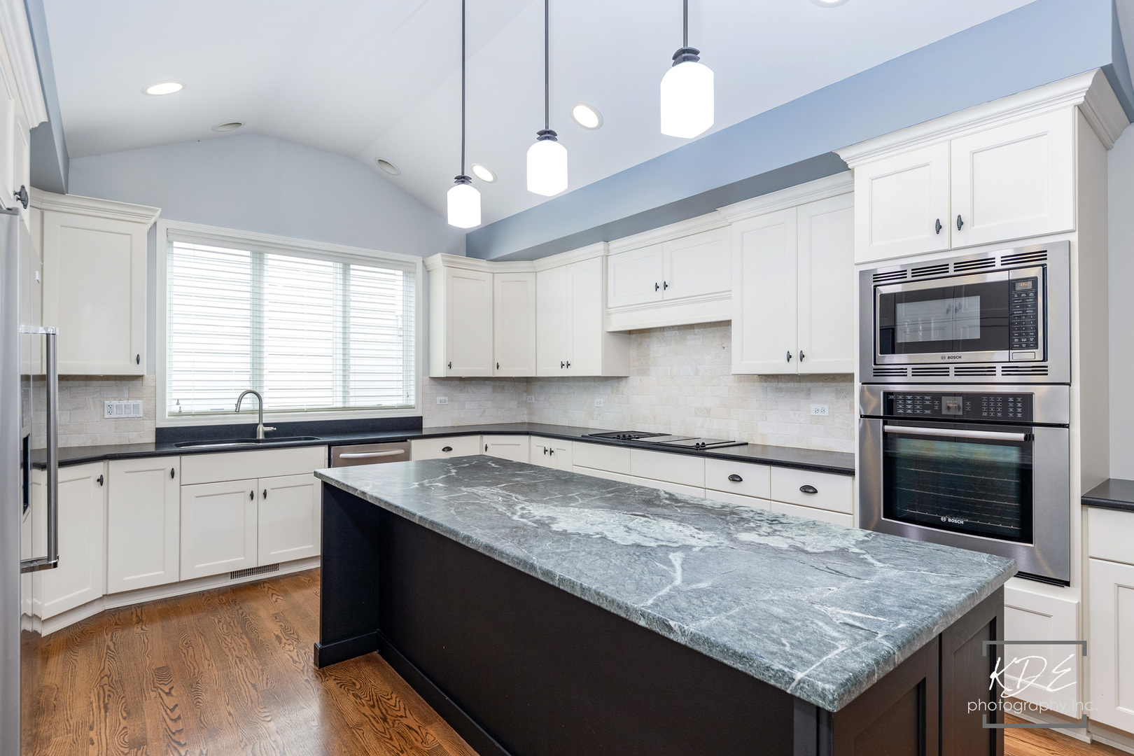 1126 Kings Point Court, Naperville, IL 60563