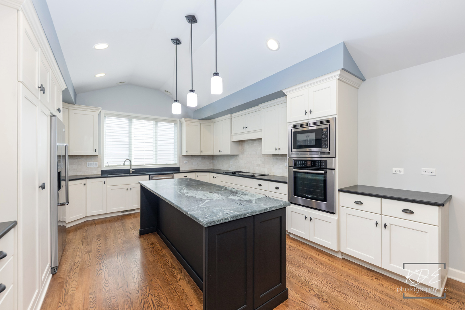 1126 Kings Point Court, Naperville, IL 60563