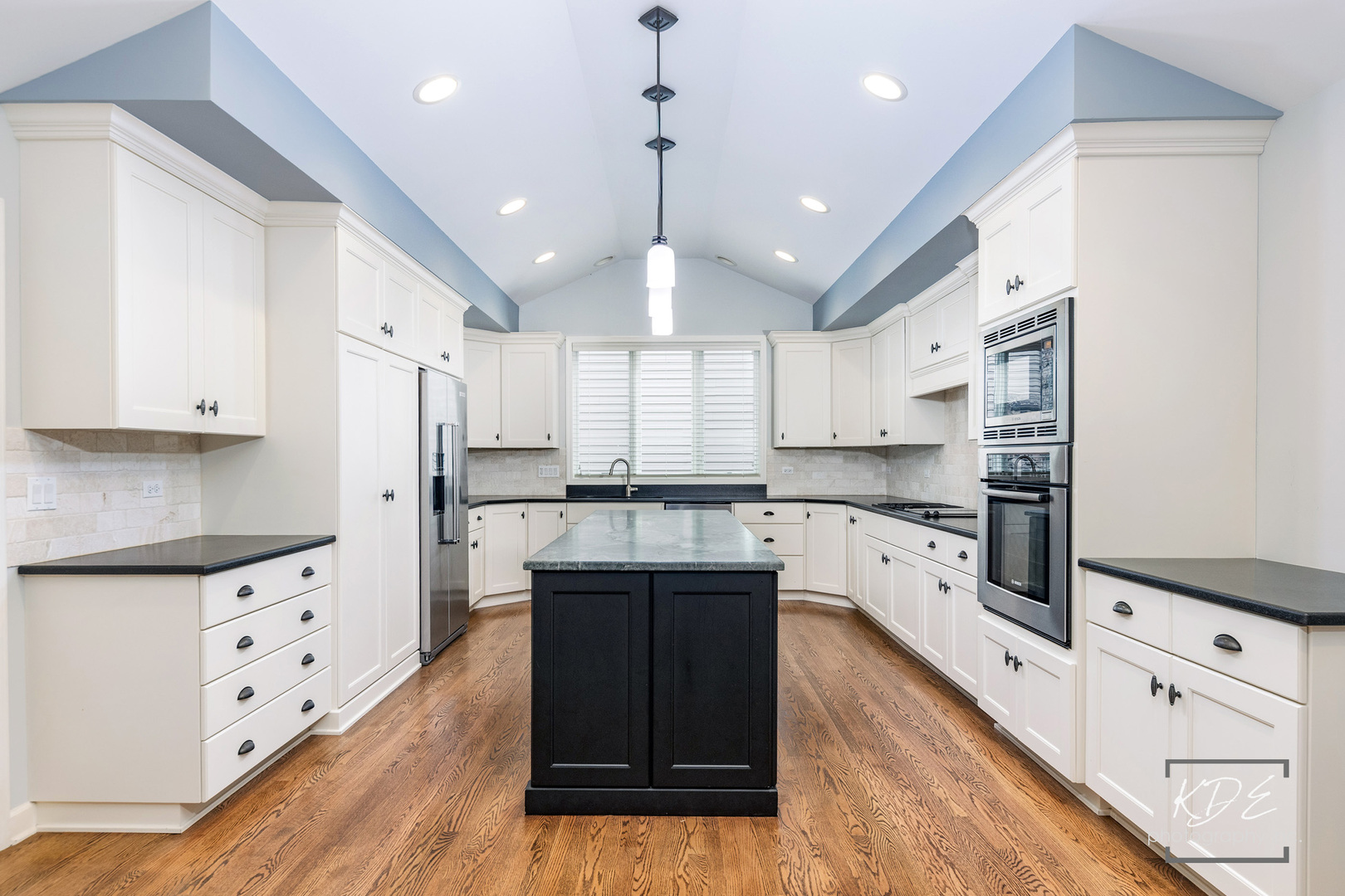 1126 Kings Point Court, Naperville, IL 60563
