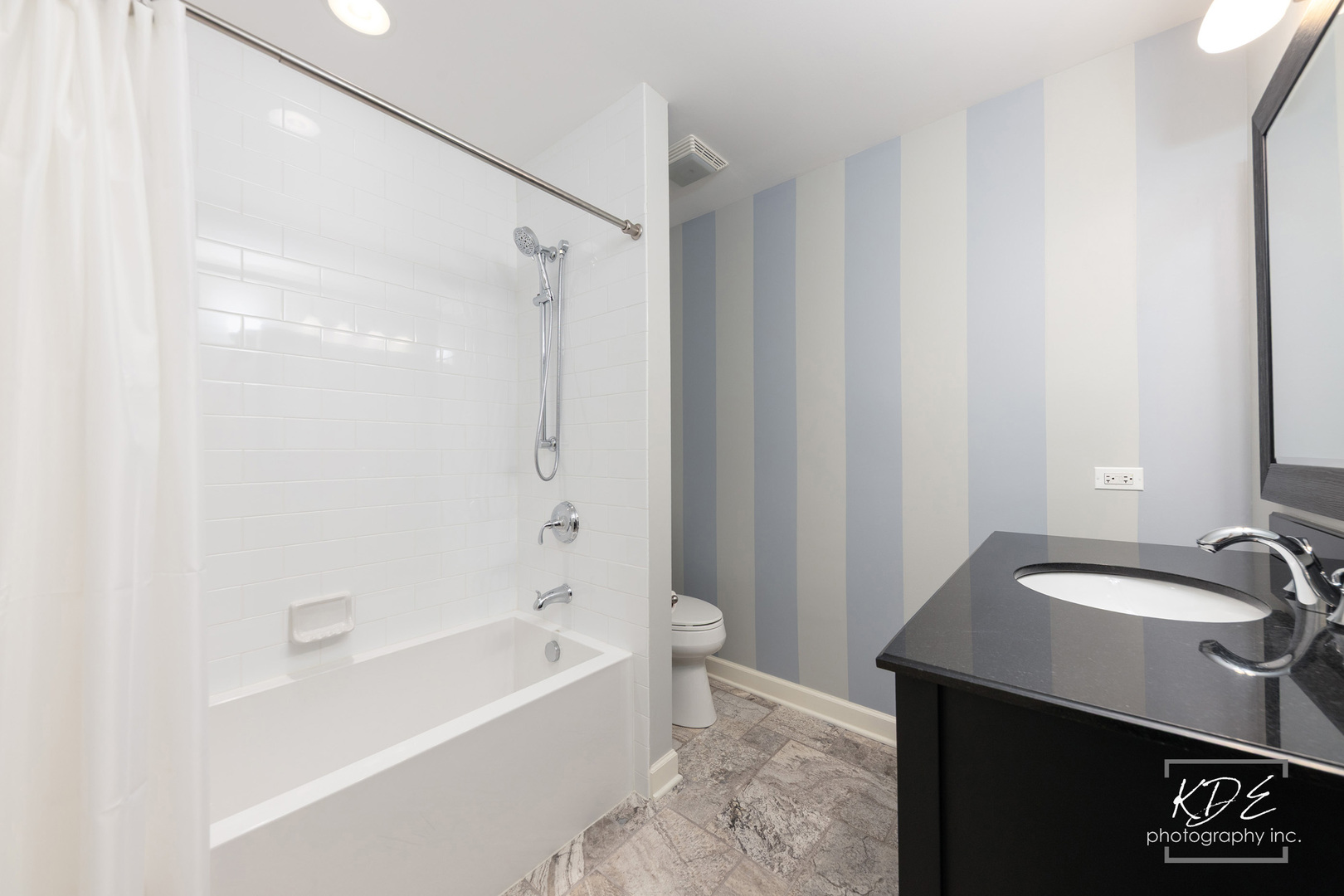 1126 Kings Point Court, Naperville, IL 60563