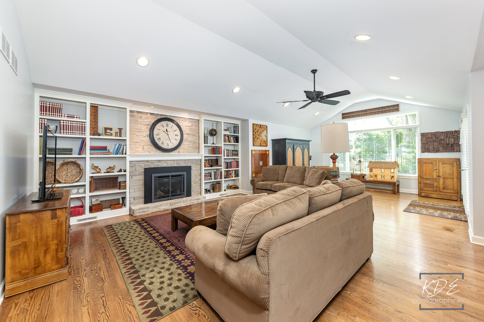 1126 Kings Point Court, Naperville, IL 60563