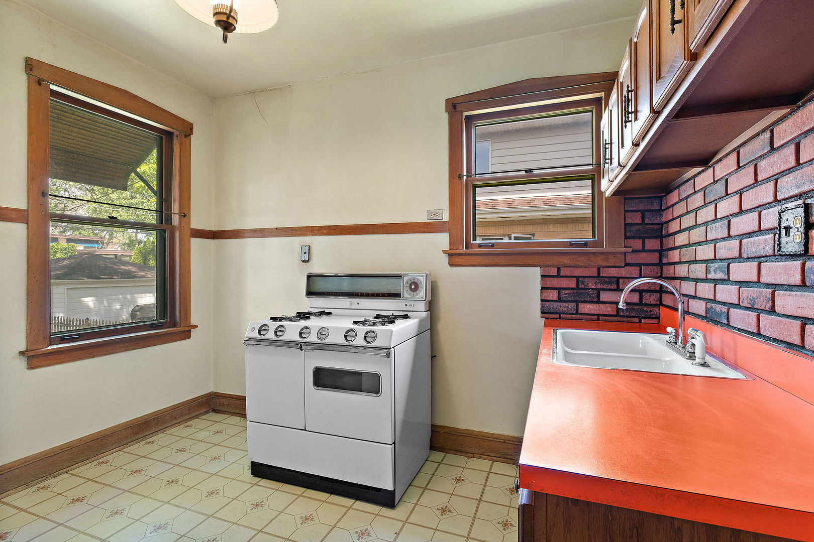 7046 N Osceola Avenue, Chicago, IL 60631