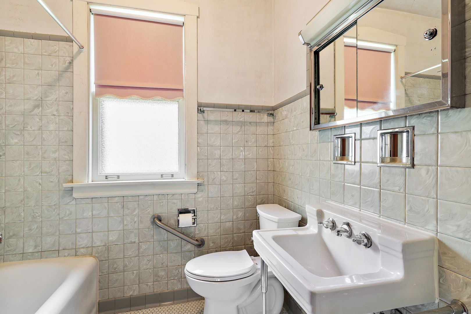 7046 N Osceola Avenue, Chicago, IL 60631