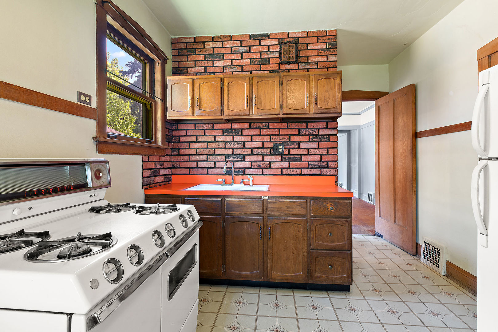 7046 N Osceola Avenue, Chicago, IL 60631