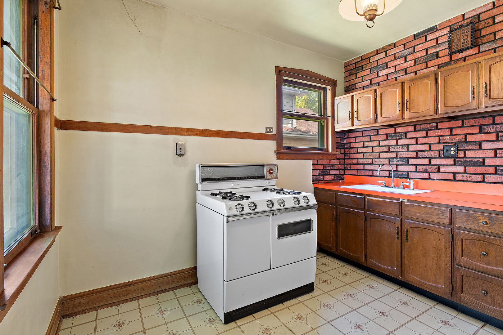 7046 N Osceola Avenue, Chicago, IL 60631