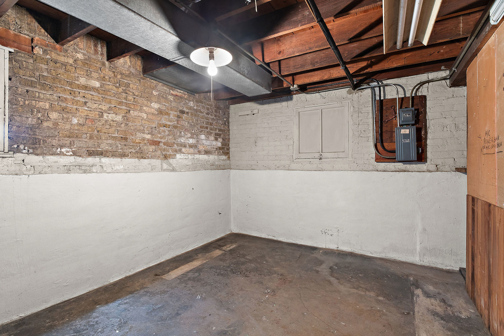 7046 N Osceola Avenue, Chicago, IL 60631