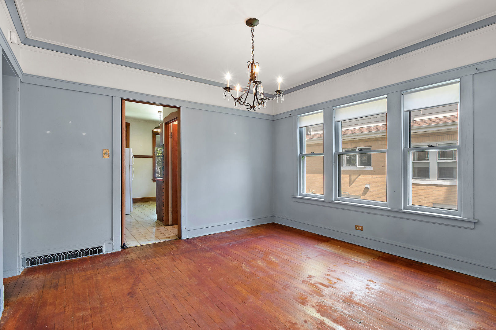 7046 N Osceola Avenue, Chicago, IL 60631