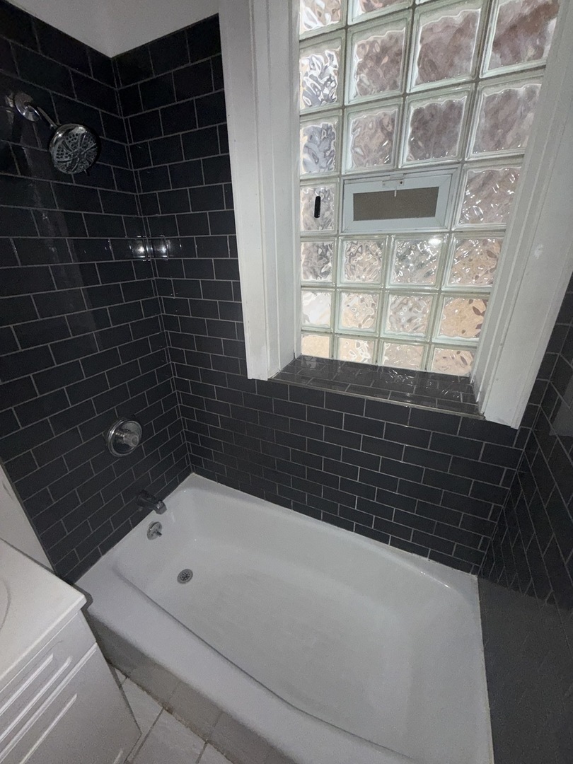 3135 W LELAND Avenue #2E, Chicago, IL 60625