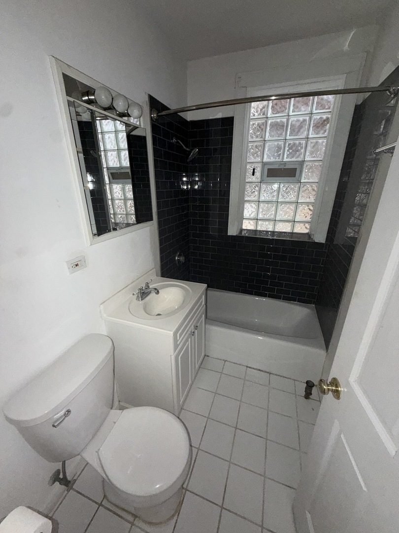 3135 W LELAND Avenue #2E, Chicago, IL 60625