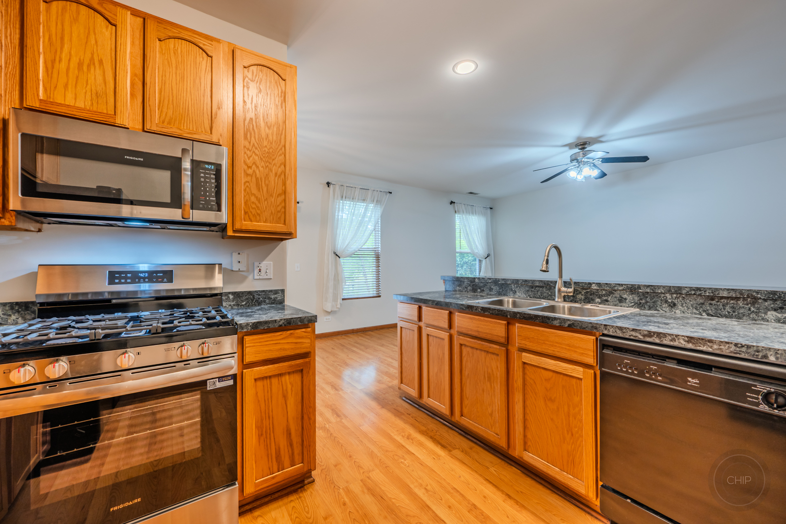604 BLACKSTONE Court, Aurora, IL 60504