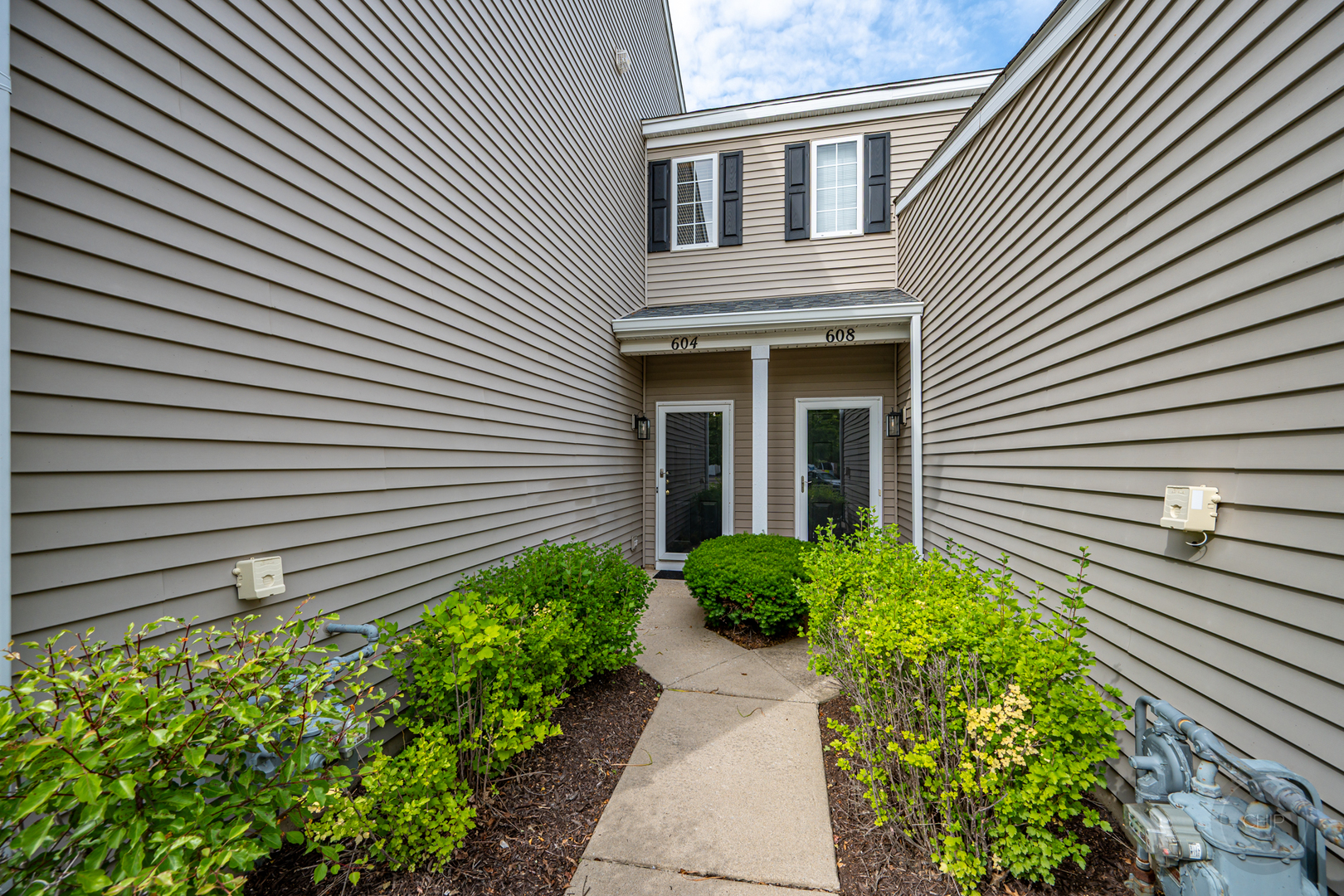 604 BLACKSTONE Court, Aurora, IL 60504