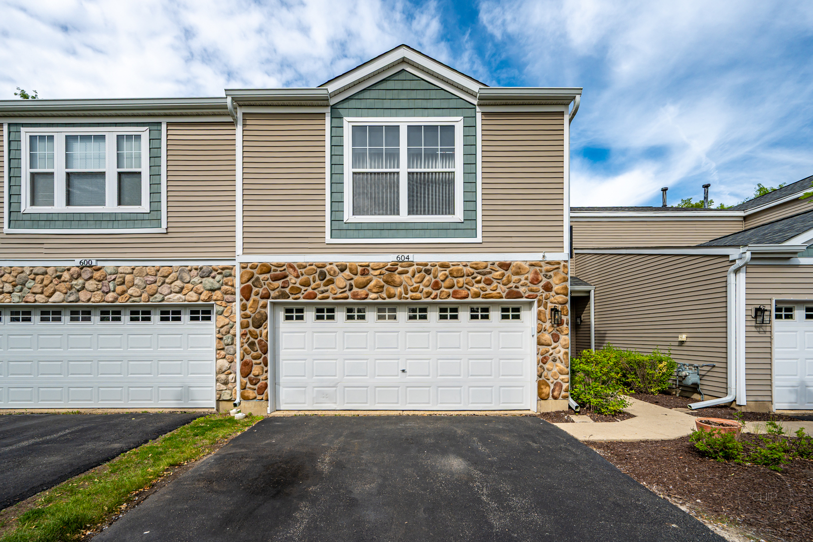 604 BLACKSTONE Court, Aurora, IL 60504