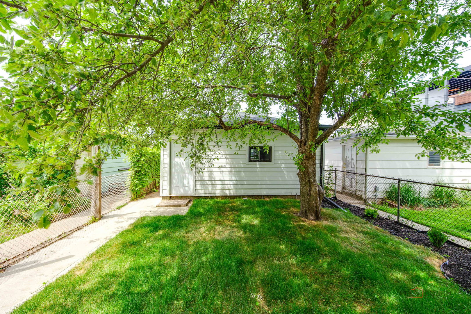 1826 W Farragut Avenue, Chicago, IL 60640