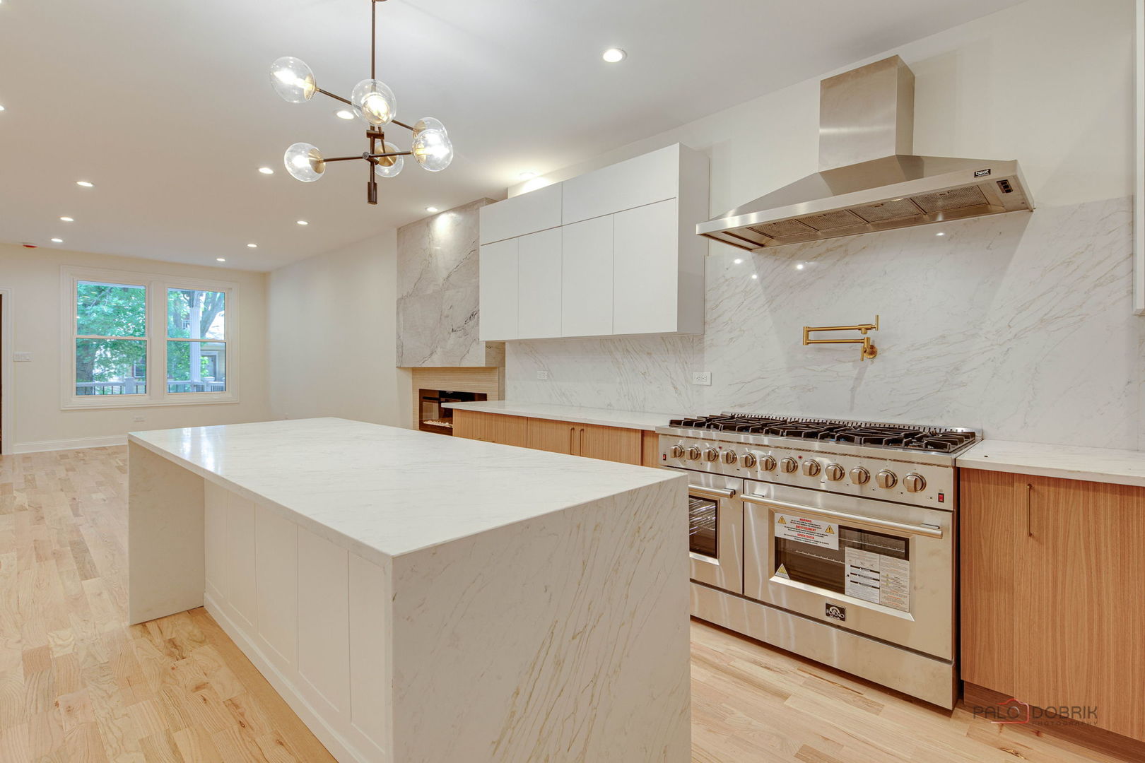 1826 W Farragut Avenue, Chicago, IL 60640
