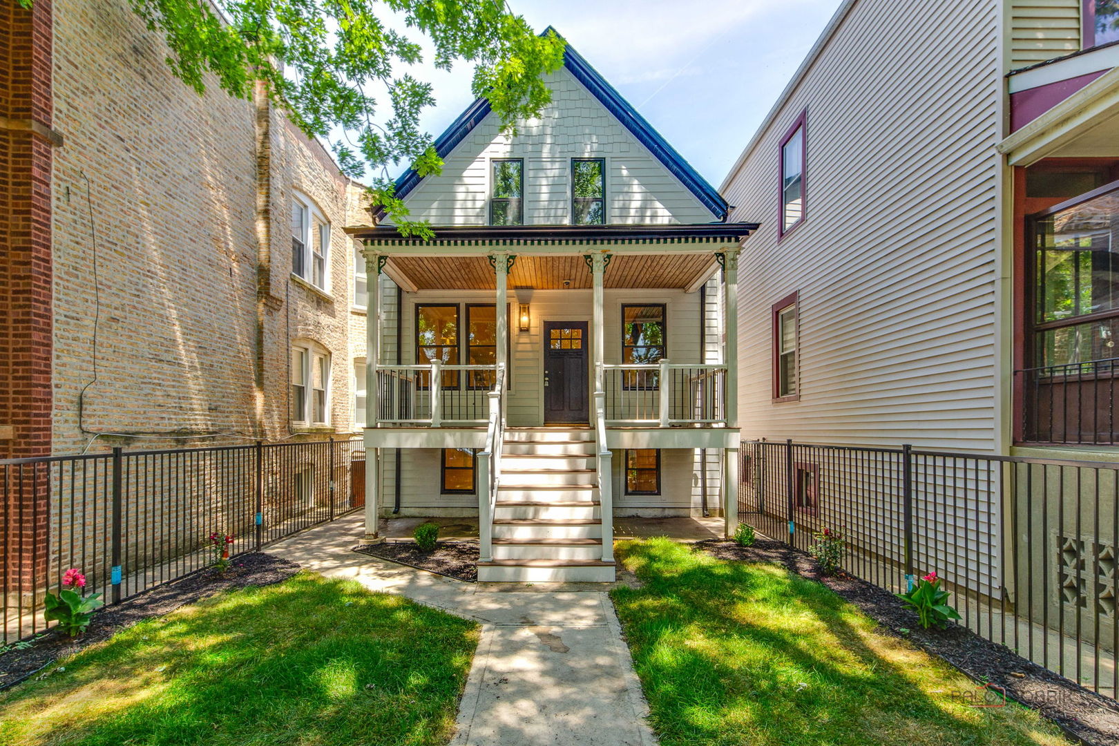 1826 W Farragut Avenue, Chicago, IL 60640