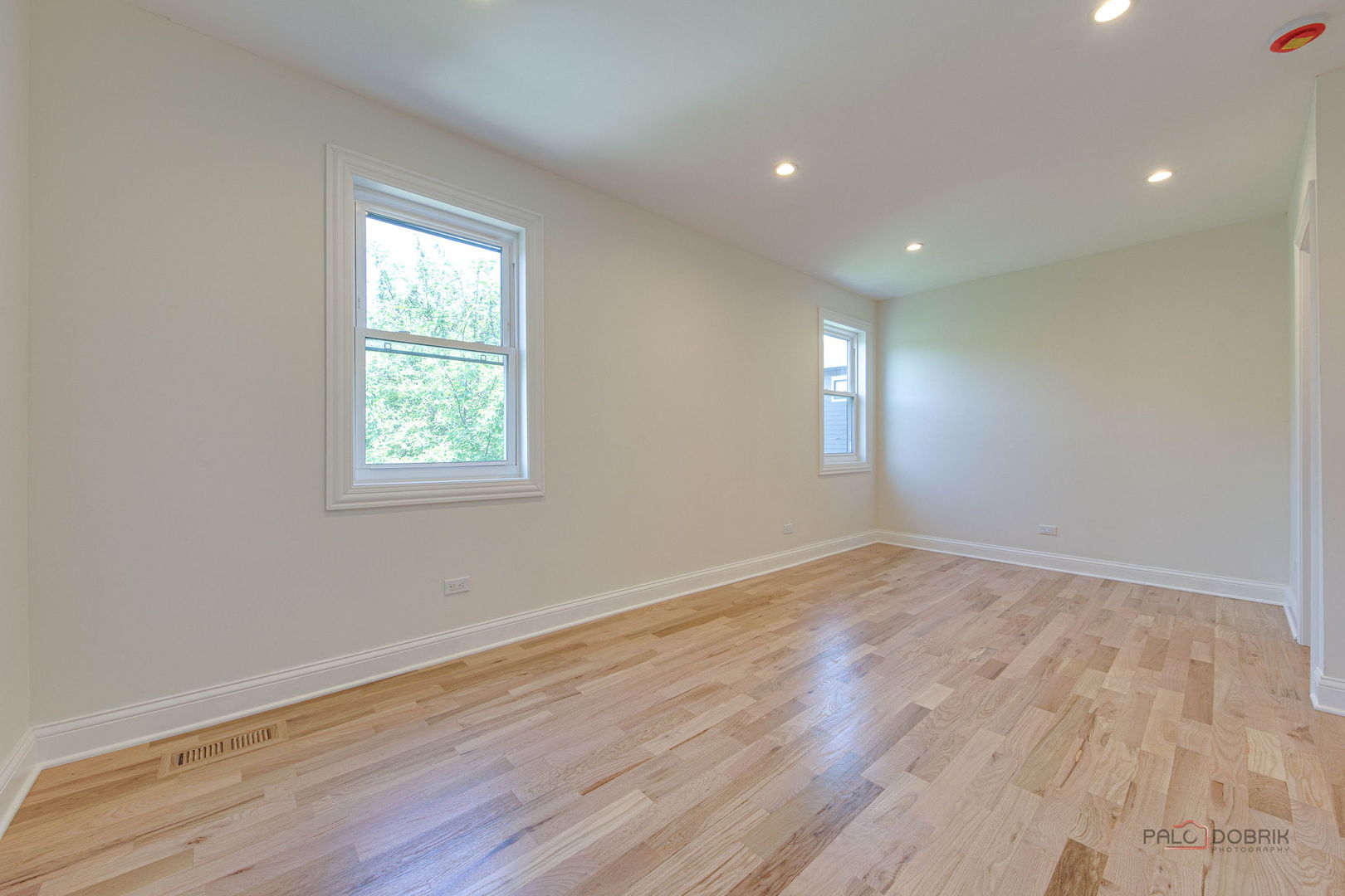 1826 W Farragut Avenue, Chicago, IL 60640