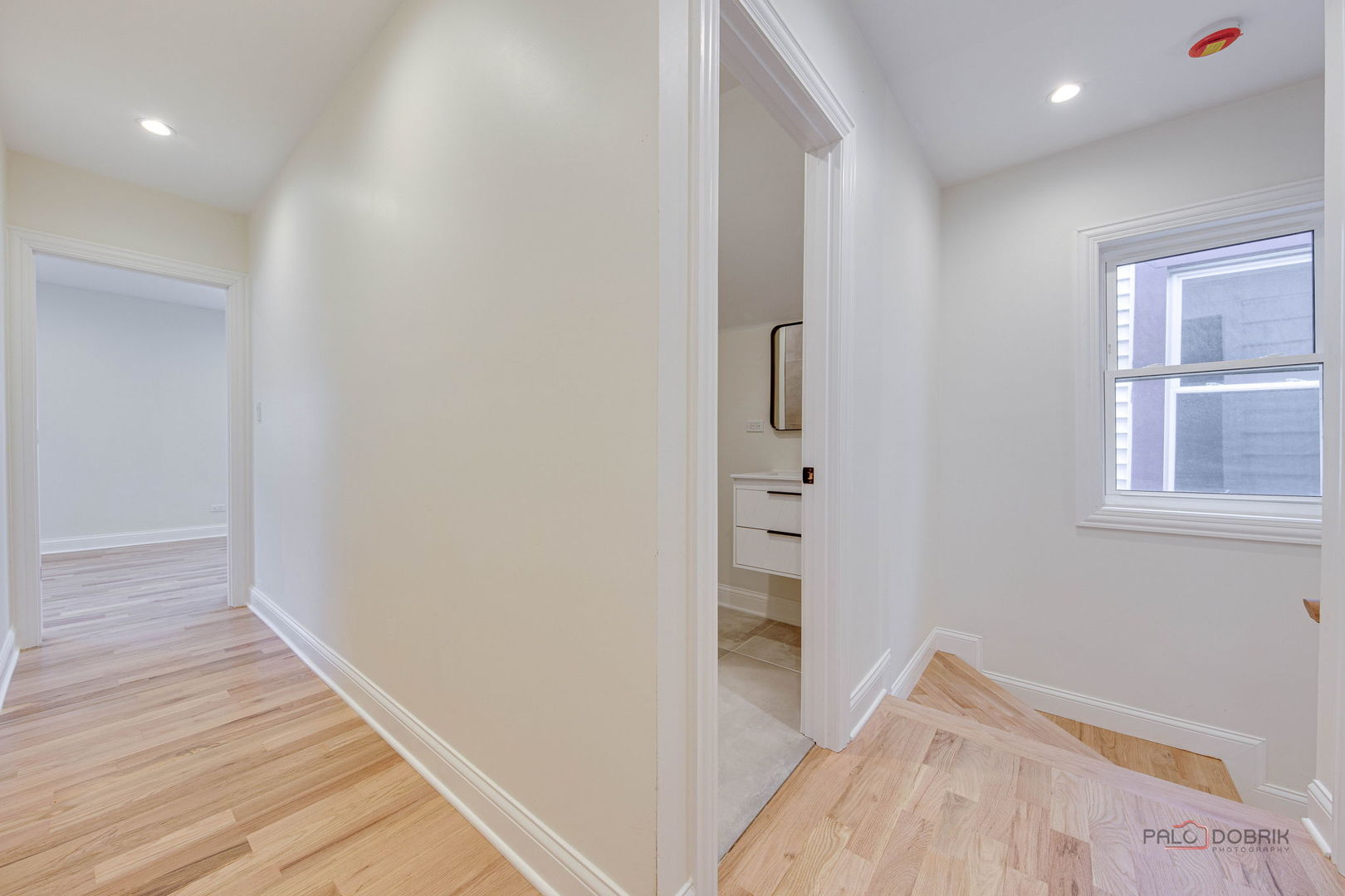 1826 W Farragut Avenue, Chicago, IL 60640