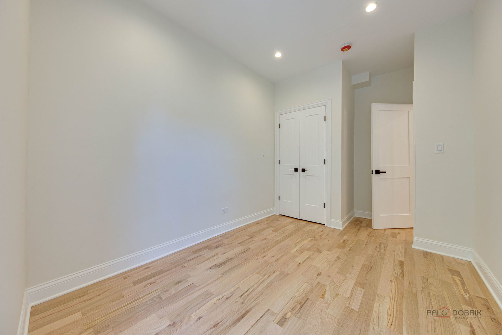 1826 W Farragut Avenue, Chicago, IL 60640