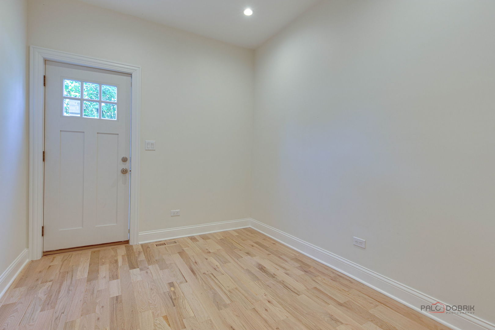 1826 W Farragut Avenue, Chicago, IL 60640