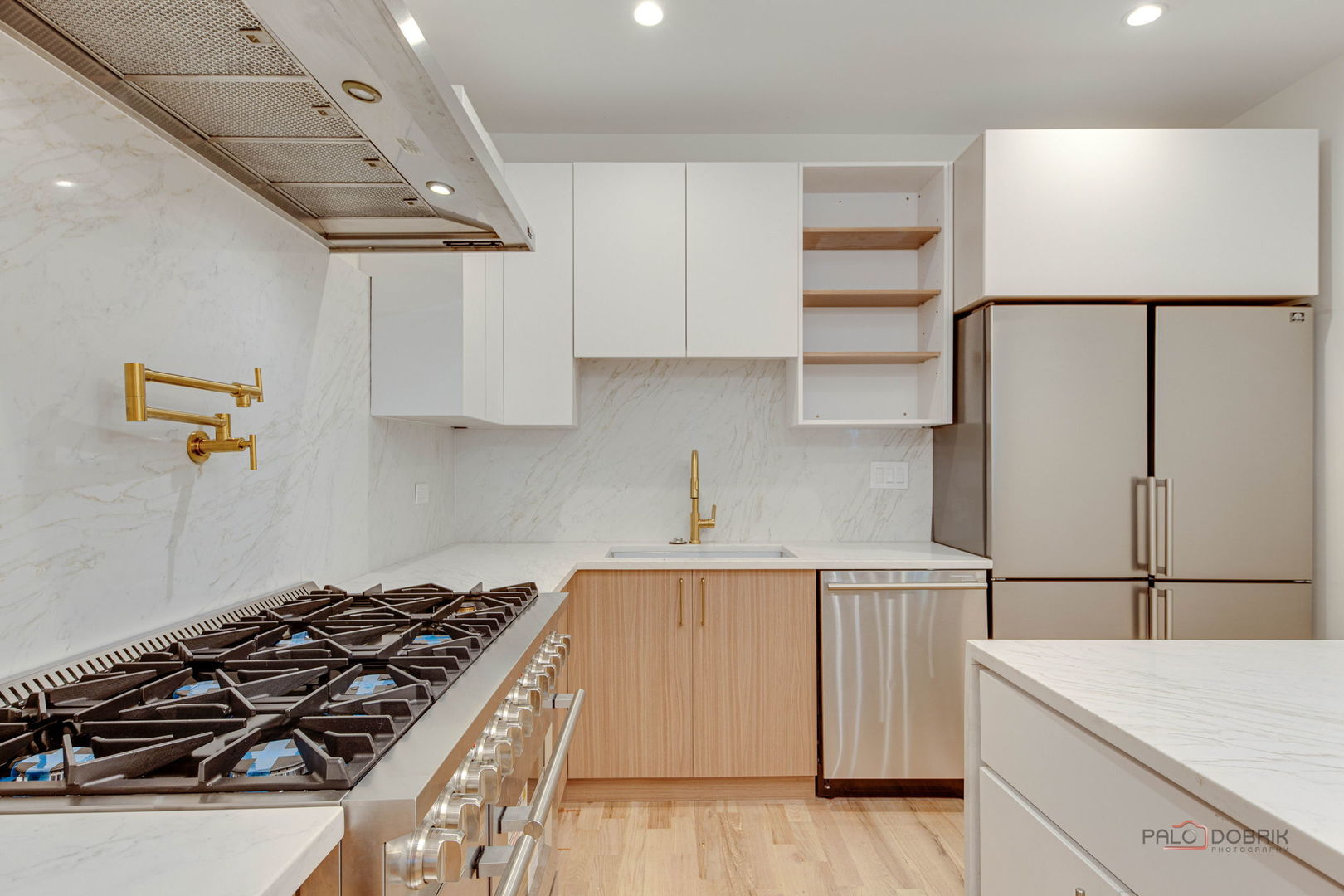 1826 W Farragut Avenue, Chicago, IL 60640