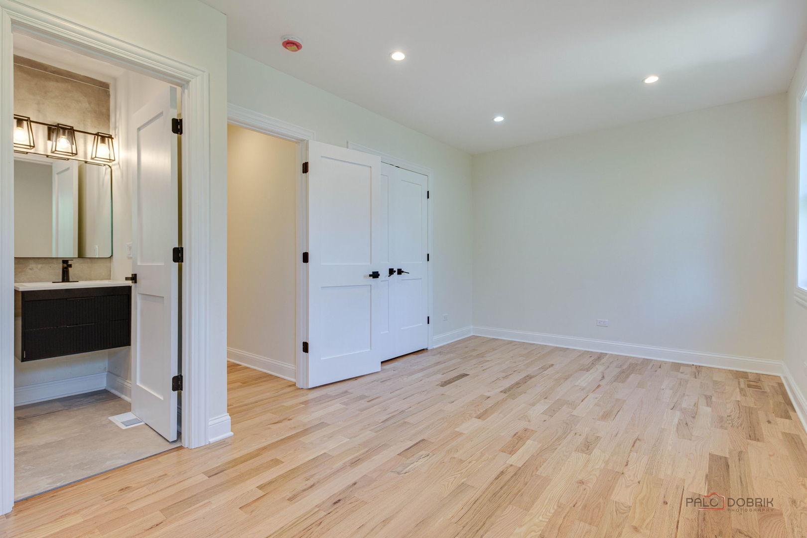 1826 W Farragut Avenue, Chicago, IL 60640