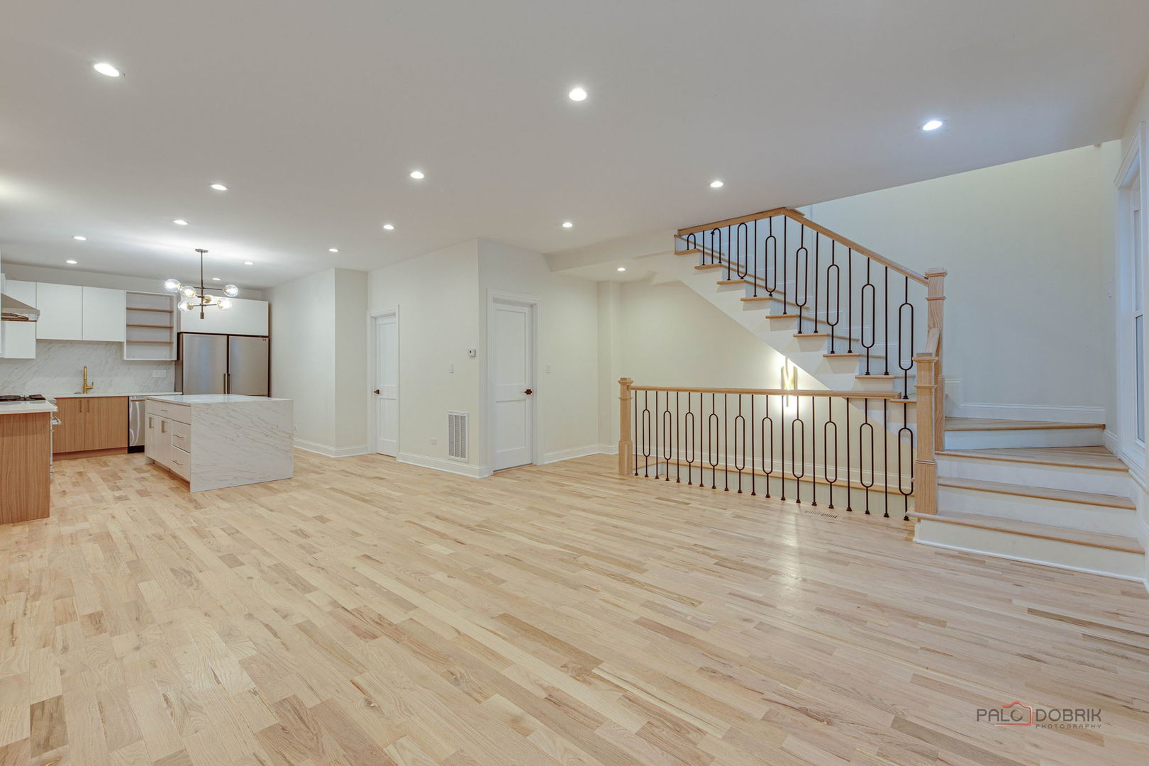 1826 W Farragut Avenue, Chicago, IL 60640