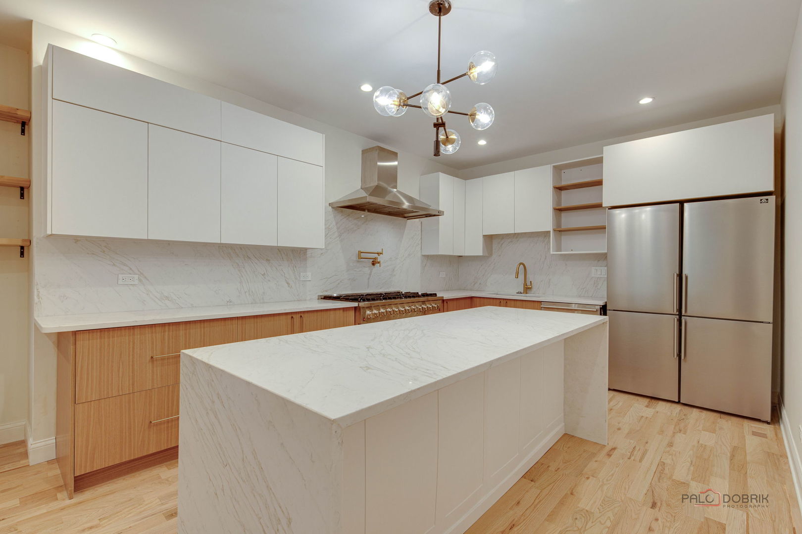1826 W Farragut Avenue, Chicago, IL 60640